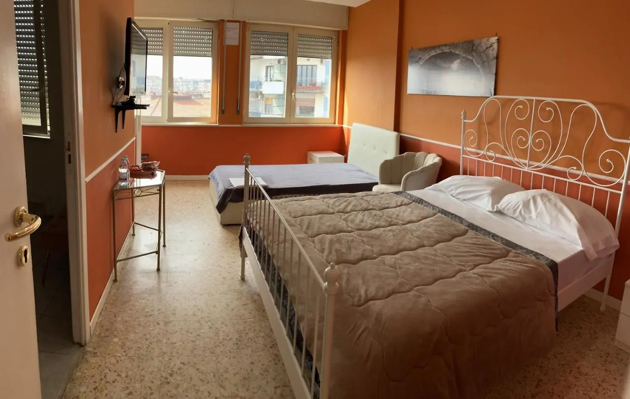 B&B Centralstationhouse Naples Couette-café